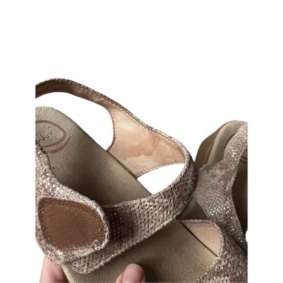 Dansko Soonet Metallic Snakeskin Strap Sandals size 39 US 8.5 9 Tan Cream - Picture 9 of 13